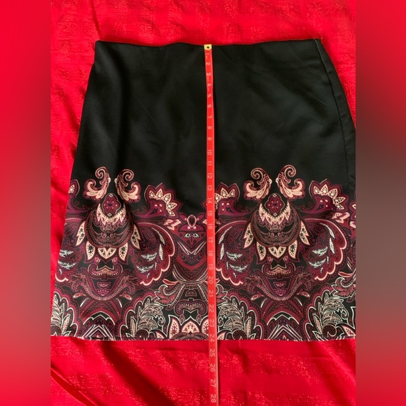 Roz & Ali Black with Red Floral Pull on Pencil Skirt, Size 2X - Picture 5 of 6